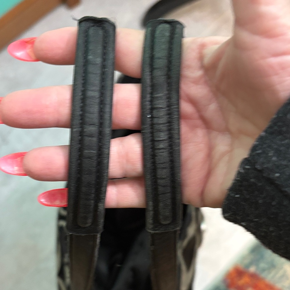 Coach Signature Black and Cream Shoulder Bag - Picture 14 of 16